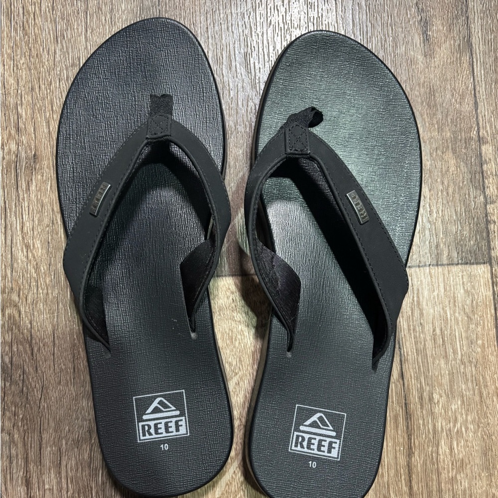 Reef Sassy Mia NWOT Black Flip Flops Size 10